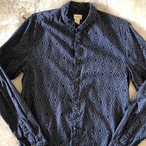 H&M blue tribal patterned button down M